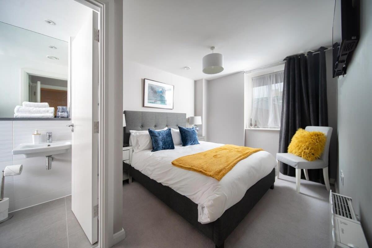 Deluxe Apartment Near Cabot Circus W Parking Sleeps 5 Бристол Екстериор снимка