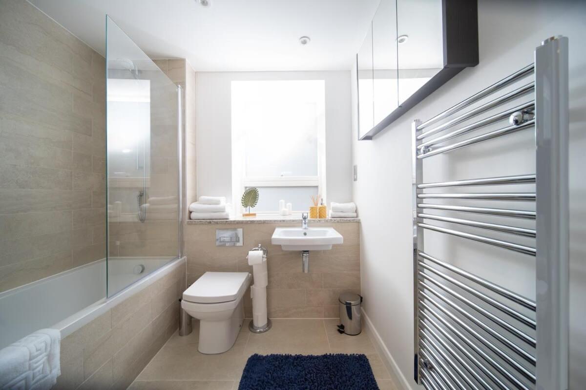 Deluxe Apartment Near Cabot Circus W Parking Sleeps 5 Бристол Екстериор снимка
